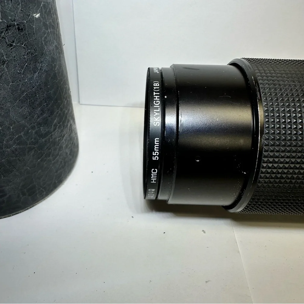 Vintage Yashica ML Zoom 80-200mm f/4 Camera Lens Equipped With Skylight (1B)